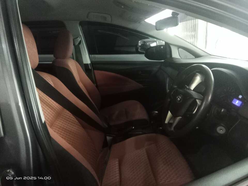 Foto Mobil Bekas Kabin Depan Toyota Innova 2.0 G tahun 2018