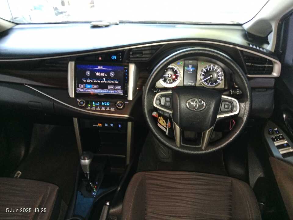 Foto Mobil Bekas Dashboard Toyota Innova 2.4 V tahun 2021