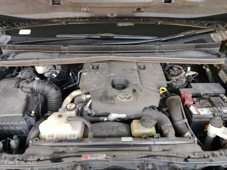 Foto Mobil Bekas Mesin Toyota Innova 2.4 V tahun 2021