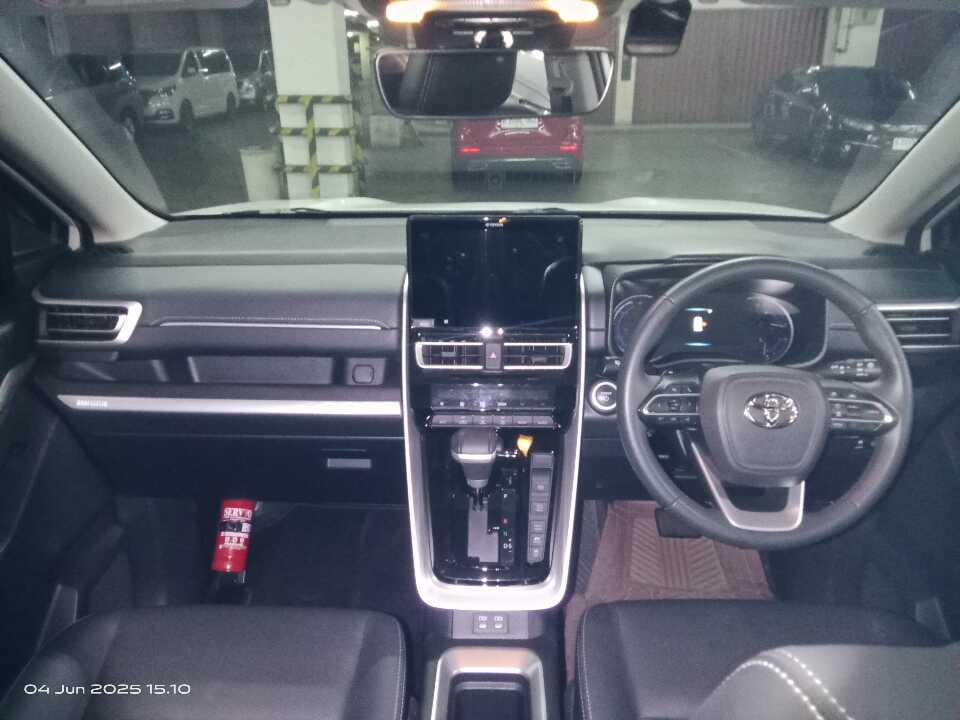 Foto Mobil Bekas Dashboard Toyota Innova 2.0 Zenix Q HV CVT TSS tahun 2023