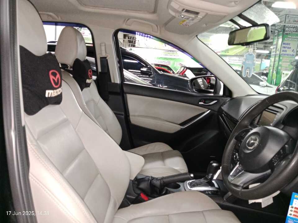 Foto Mobil Bekas Kabin Depan Mazda CX-5 2.5 tahun 2014