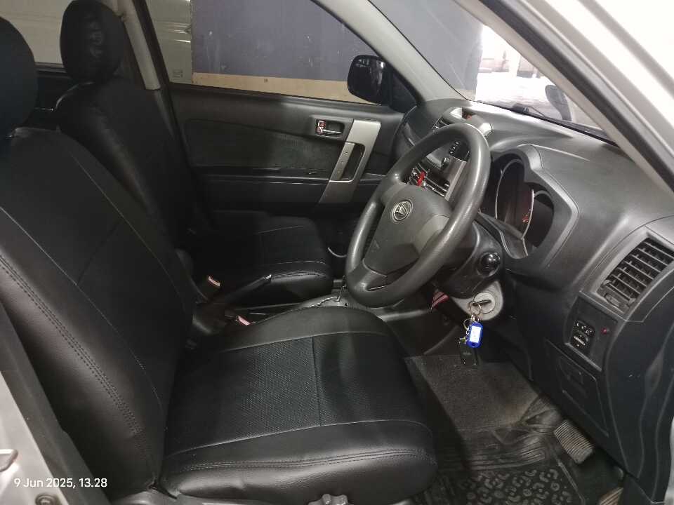Foto Mobil Bekas Kabin Depan Daihatsu Terios 1.5 TX tahun 2014