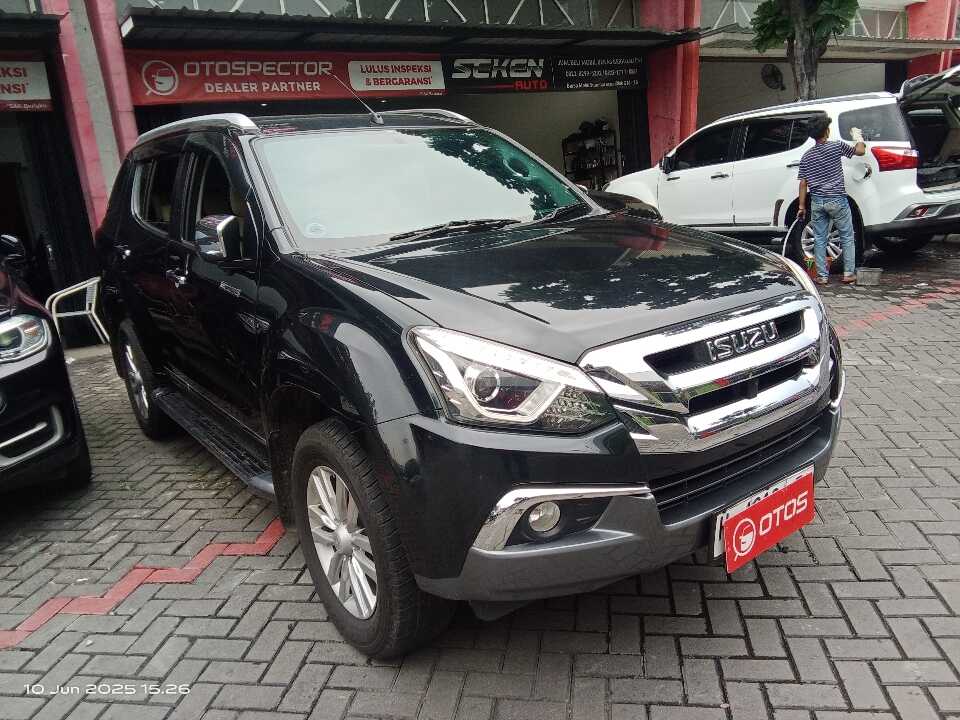 2017 Isuzu MU-X 2.5 - Foto 1 dari 6