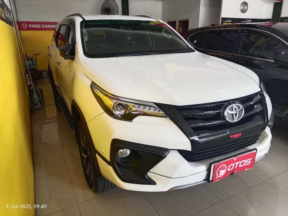 2019 Toyota Fortuner 2.4 4X2 VRZ - Foto 1 dari 6