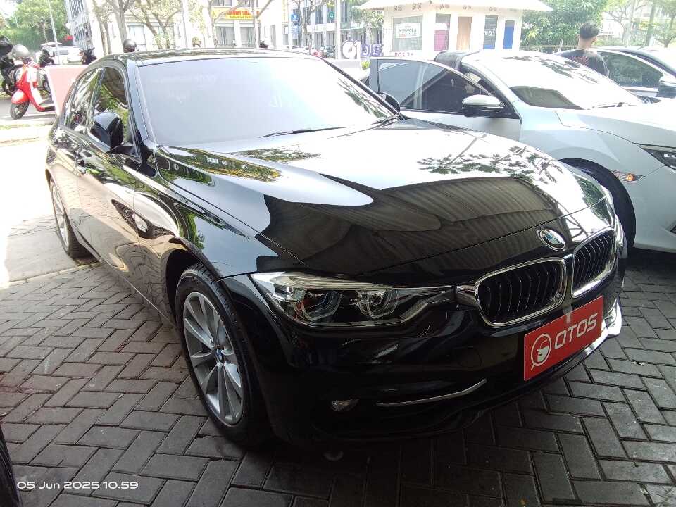 2018 BMW 320i 2.0 - Foto 1 dari 6