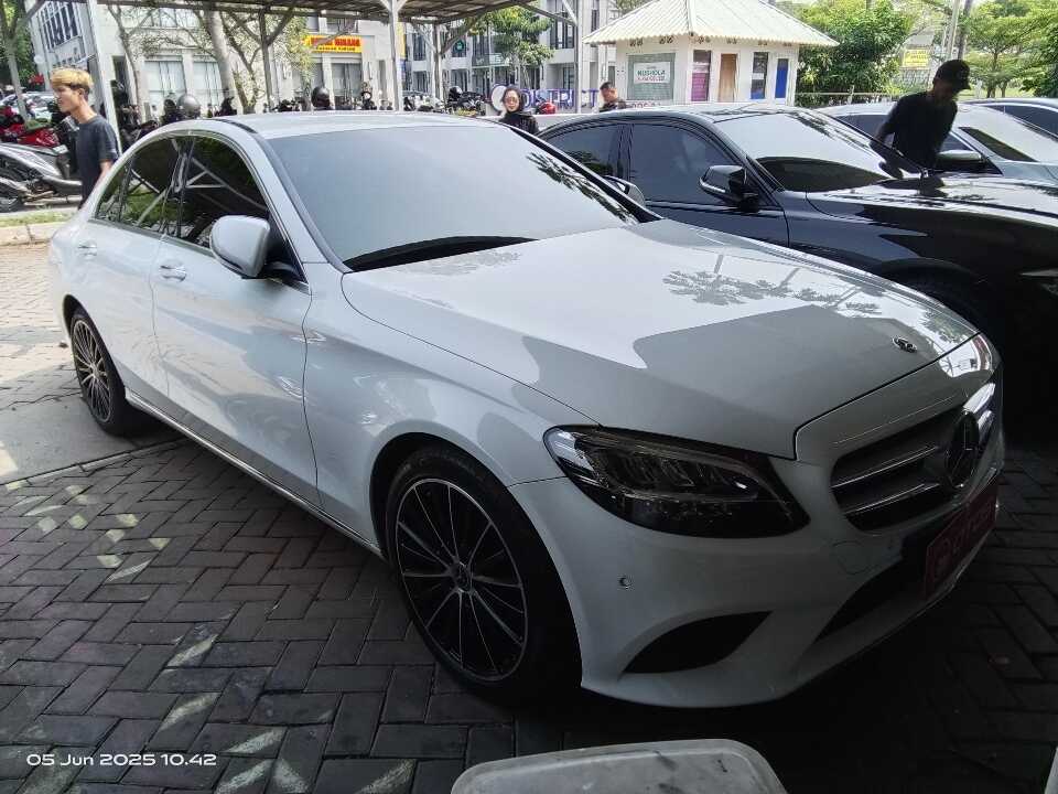 2019 Mercedes-Benz C200 1.5 - Foto 1 dari 6