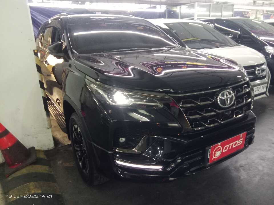 2022 Toyota Fortuner 2.8 4X2 VRZ - Foto 1 dari 6