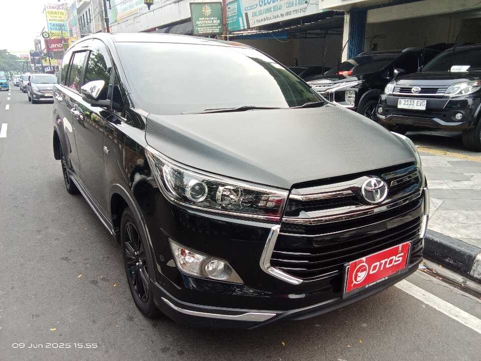 2020 Toyota Kijang Innova 2.0 Venturer - Foto 1 dari 6