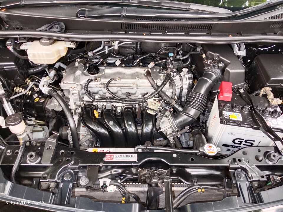 Foto Mobil Bekas Mesin Toyota Voxy 2.0 tahun 2020