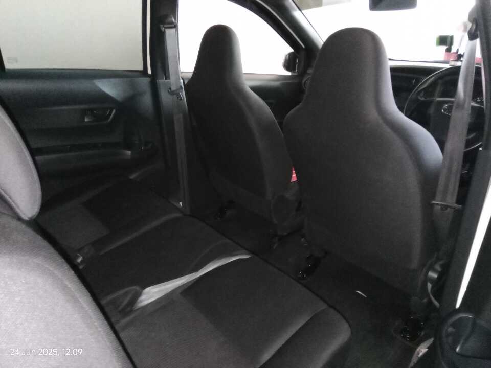 Foto Mobil Bekas Kabin Belakang Daihatsu Sigra 1.0 D tahun 2023