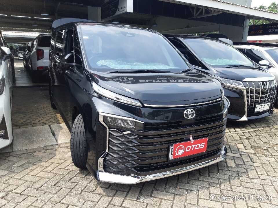 2023 Toyota Voxy 2.0