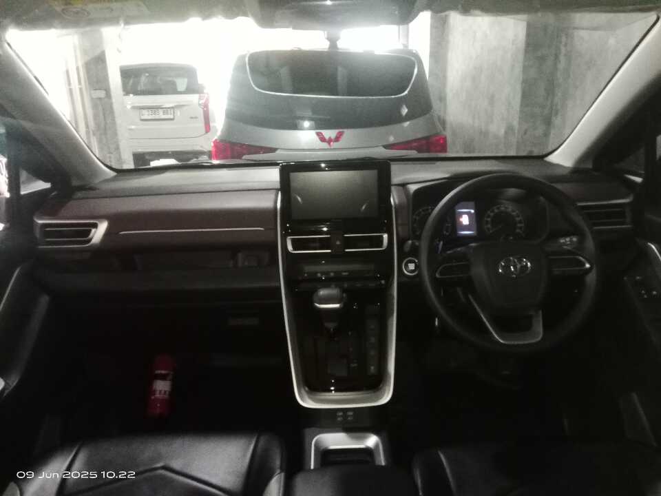 Foto Mobil Bekas Dashboard Toyota Innova 2.0 G tahun 2023