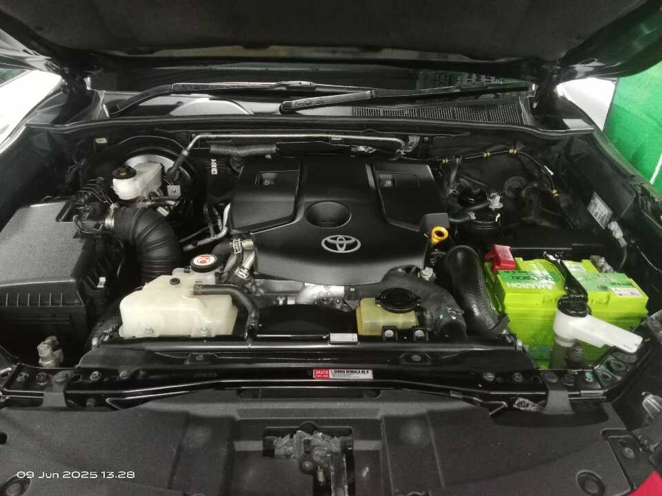 Foto Mobil Bekas Mesin Toyota Fortuner 2.4 4X2 VRZ tahun 2020