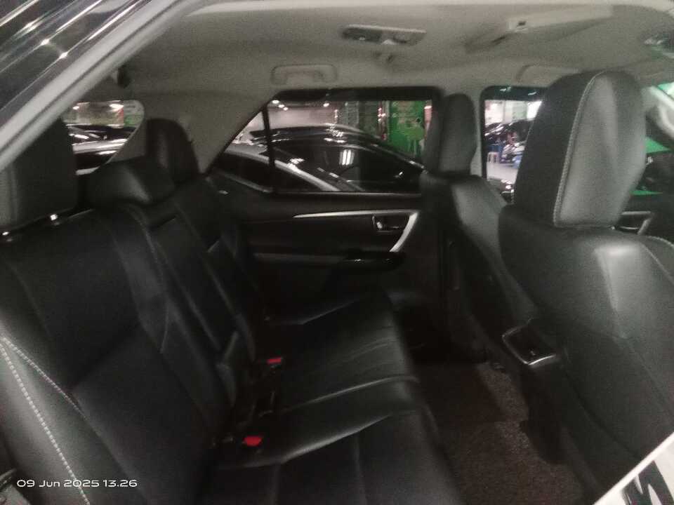 Foto Mobil Bekas Kabin Belakang Toyota Fortuner 2.4 4X2 VRZ tahun 2020
