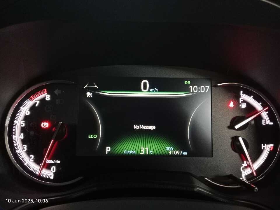 Foto Mobil Bekas Odometer Toyota Voxy 2.0 tahun 2023