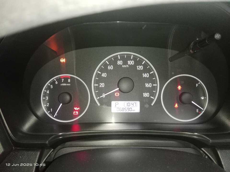 Foto Mobil Bekas Odometer Honda Mobilio 1.5 E tahun 2019