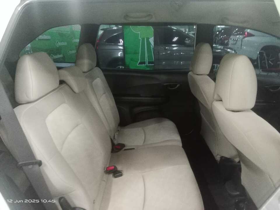 Foto Mobil Bekas Kabin Belakang Honda Mobilio 1.5 E tahun 2019