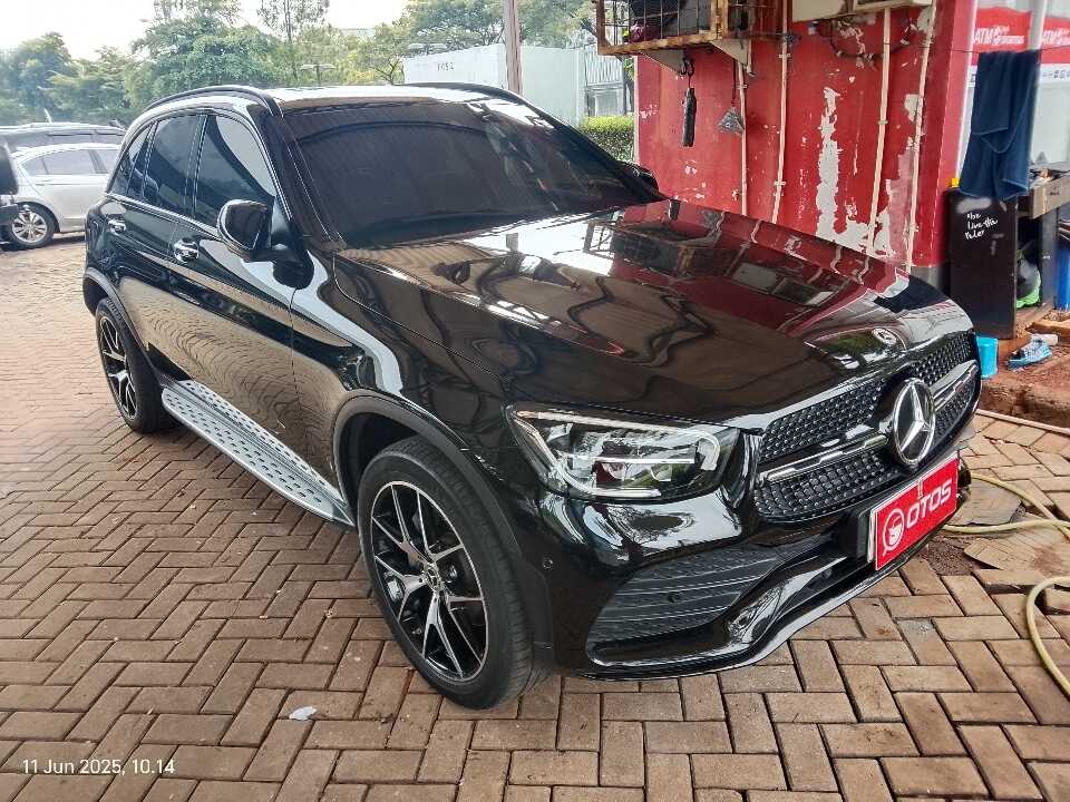 2022 Mercedes-Benz GLC200 2.0 - Foto 1 dari 6