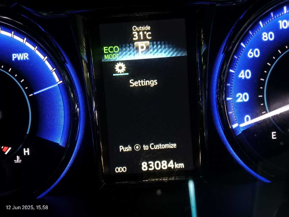 Foto Mobil Bekas Odometer Toyota Camry Hybrid 2.5 tahun 2017