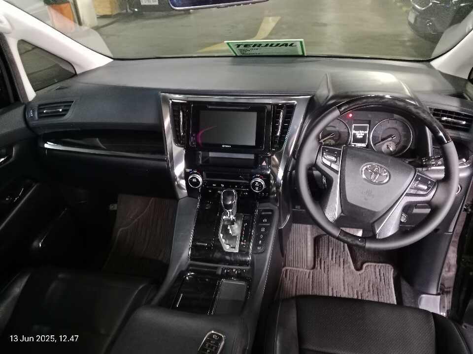 Foto Mobil Bekas Dashboard Toyota Vellfire 2.5 G tahun 2019