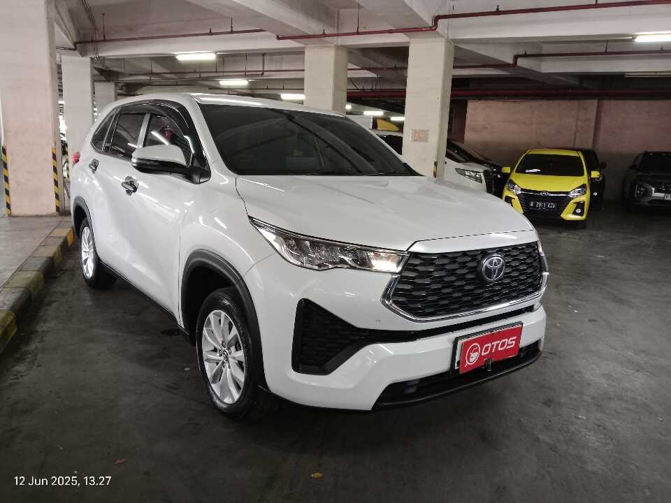 2023 Toyota Kijang Innova 2.0 Zenix V CVT - Foto 1 dari 6