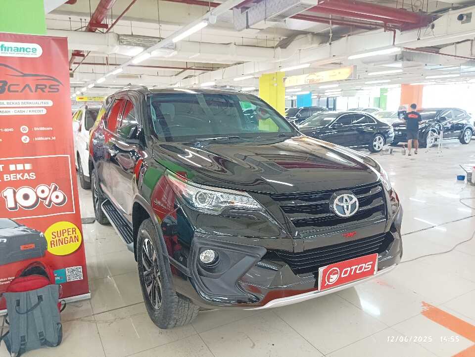 2018 Toyota Fortuner 2.4 4X2 VRZ - Foto 1 dari 6