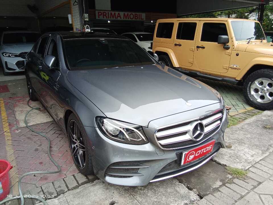 2017 Mercedes-Benz E300 2.0 - Foto 1 dari 6