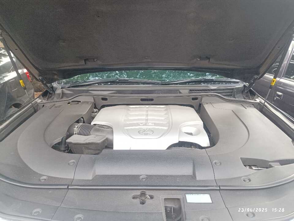 Foto Mobil Bekas Mesin Lexus LX 570 5.7 tahun 2013