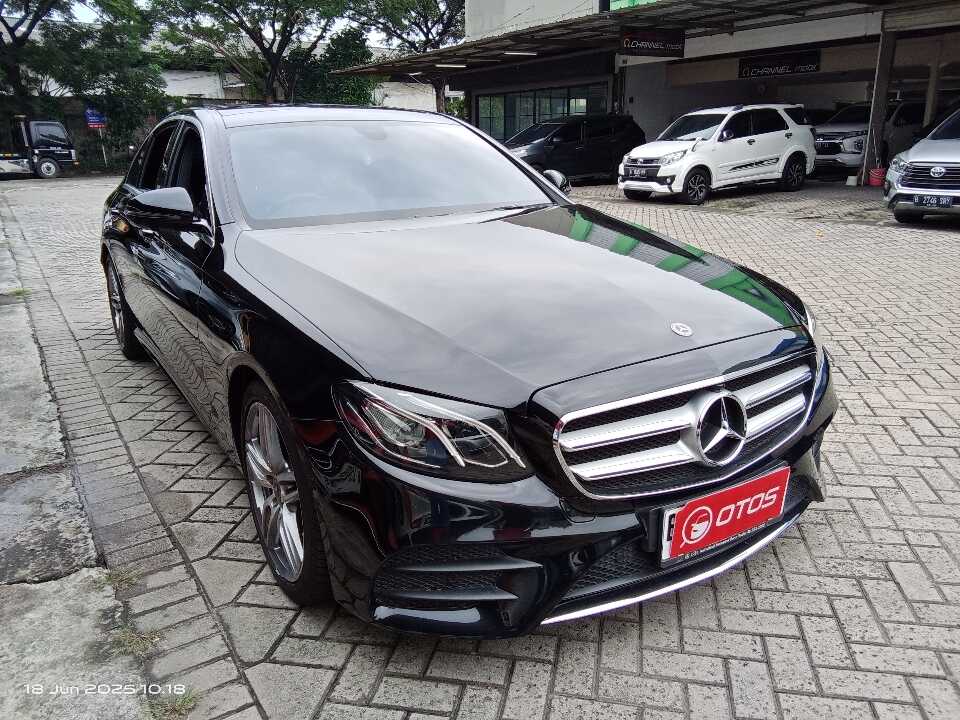 2018 Mercedes-Benz E300 2.0 - Foto 1 dari 6