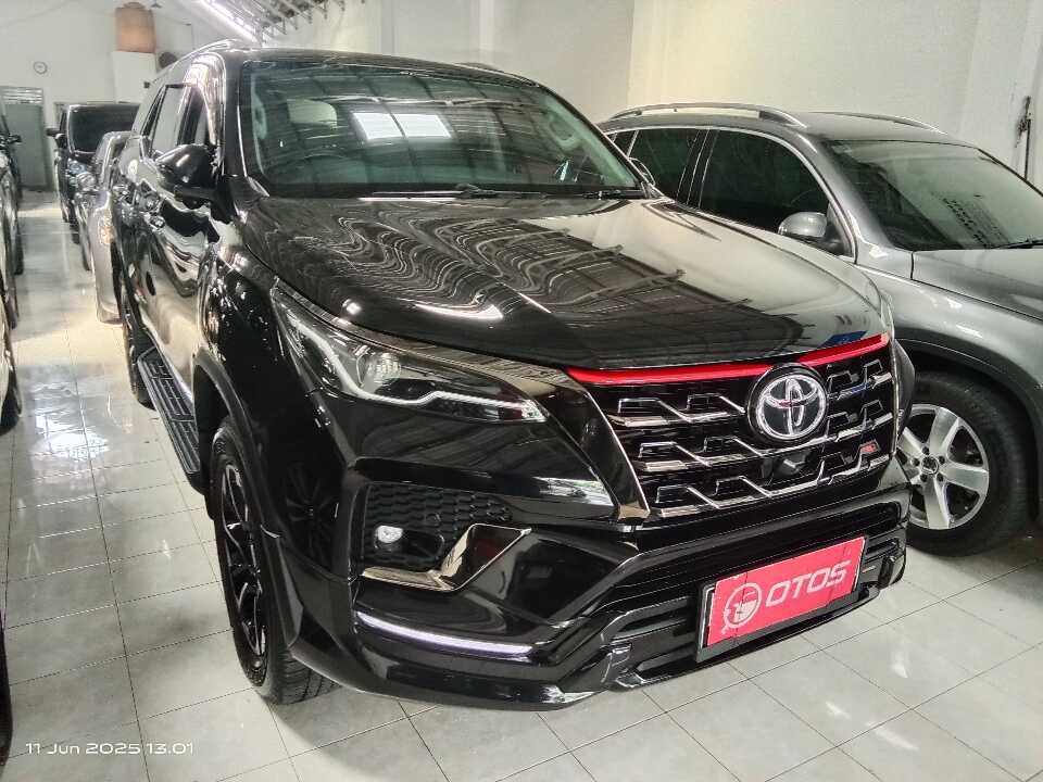 2021 Toyota Fortuner 2.4 4X2 VRZ - Foto 1 dari 6