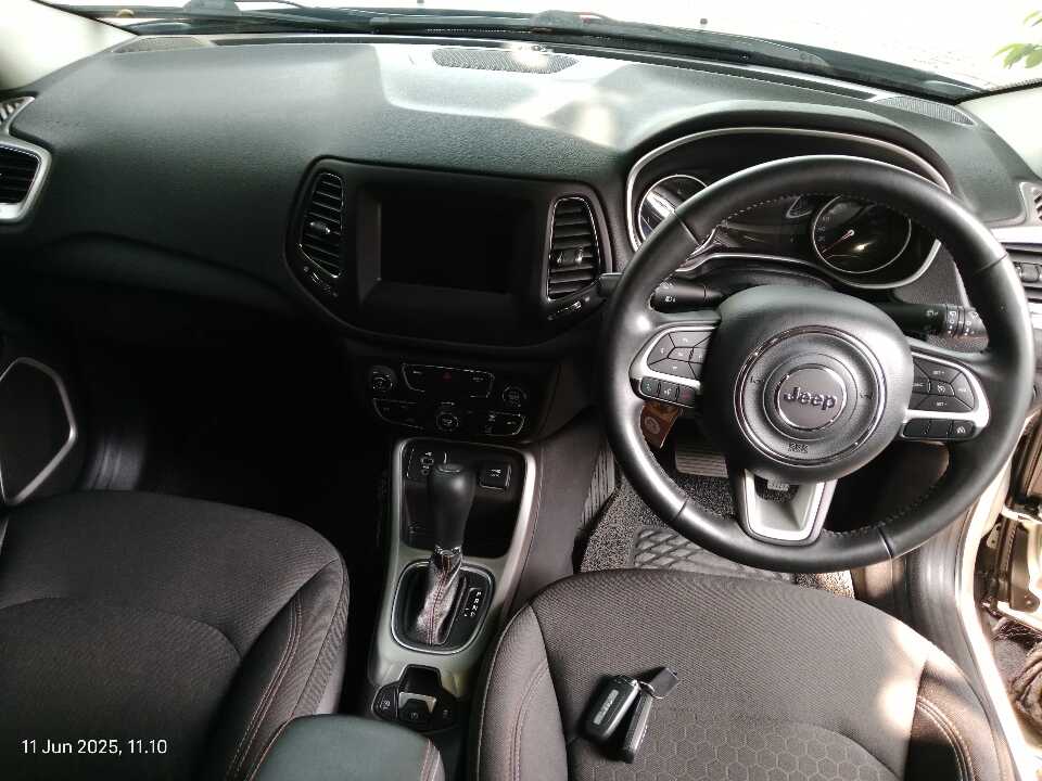Foto Mobil Bekas Dashboard Jeep Compass 1.4 Longitude tahun 2018