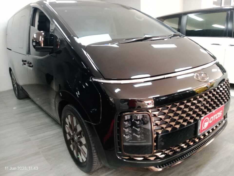 2021 Hyundai Staria 2.2 - Foto 1 dari 6