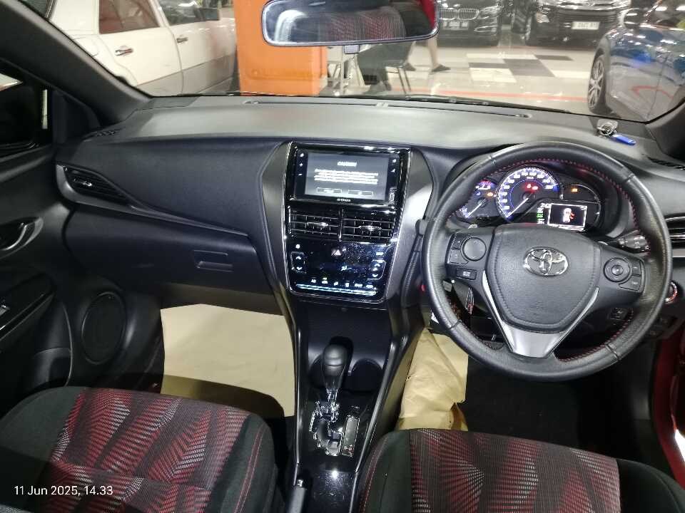 Foto Mobil Bekas Dashboard Toyota Yaris 1.5 S tahun 2021