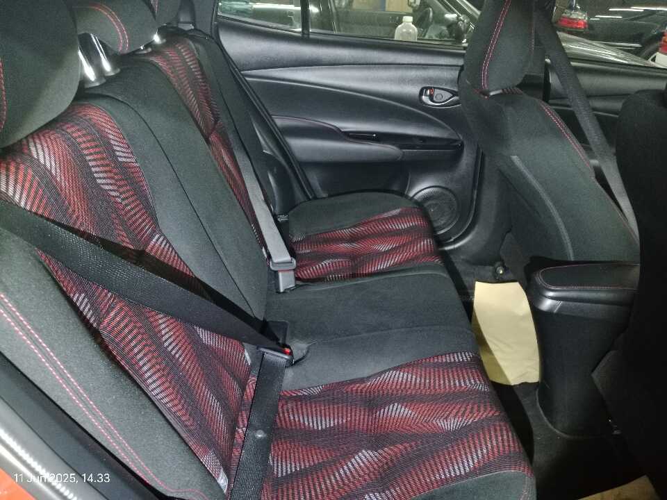 Foto Mobil Bekas Kabin Belakang Toyota Yaris 1.5 S tahun 2021