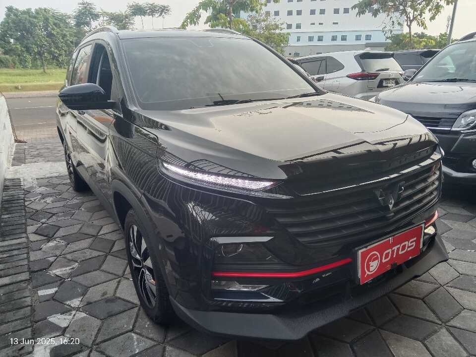 2023 Wuling Almaz 1.5 L T Lux - Foto 1 dari 6