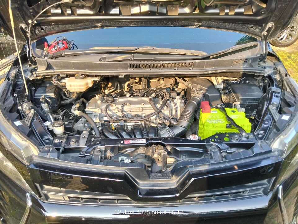 Foto Mobil Bekas Mesin Toyota Voxy 2.0 tahun 2019