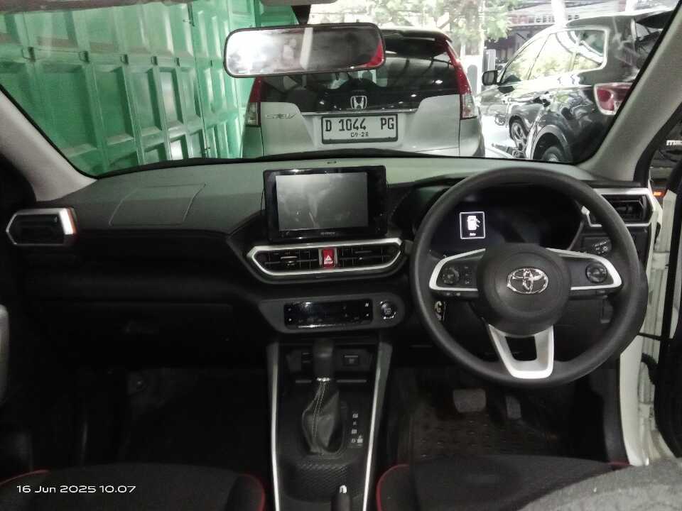 Foto Mobil Bekas Dashboard Toyota Raize 1.2 G tahun 2022