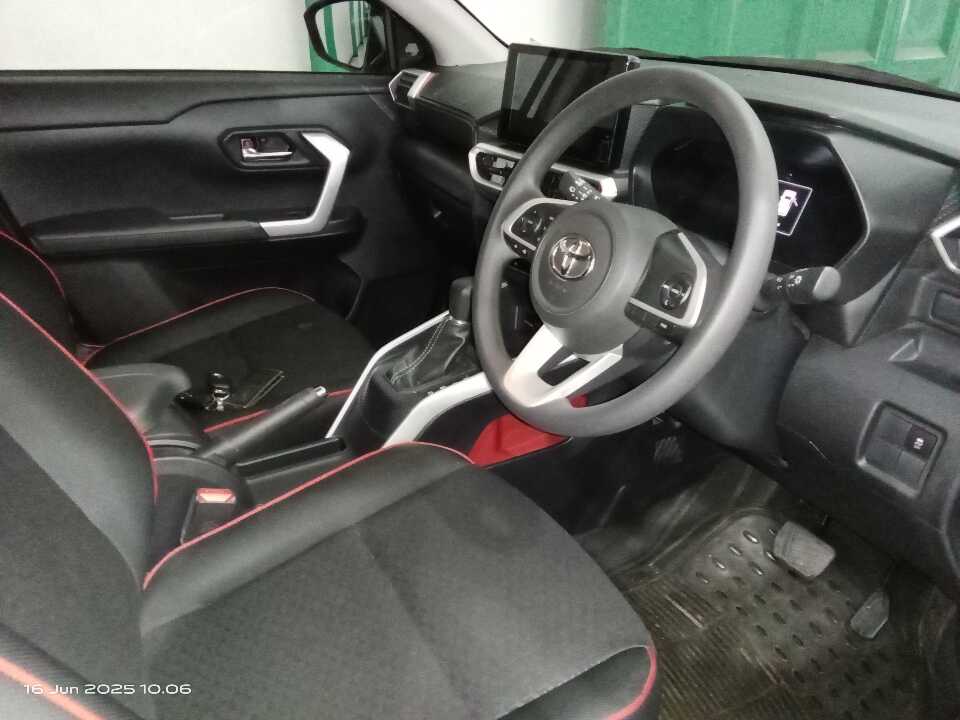 Foto Mobil Bekas Kabin Depan Toyota Raize 1.2 G tahun 2022