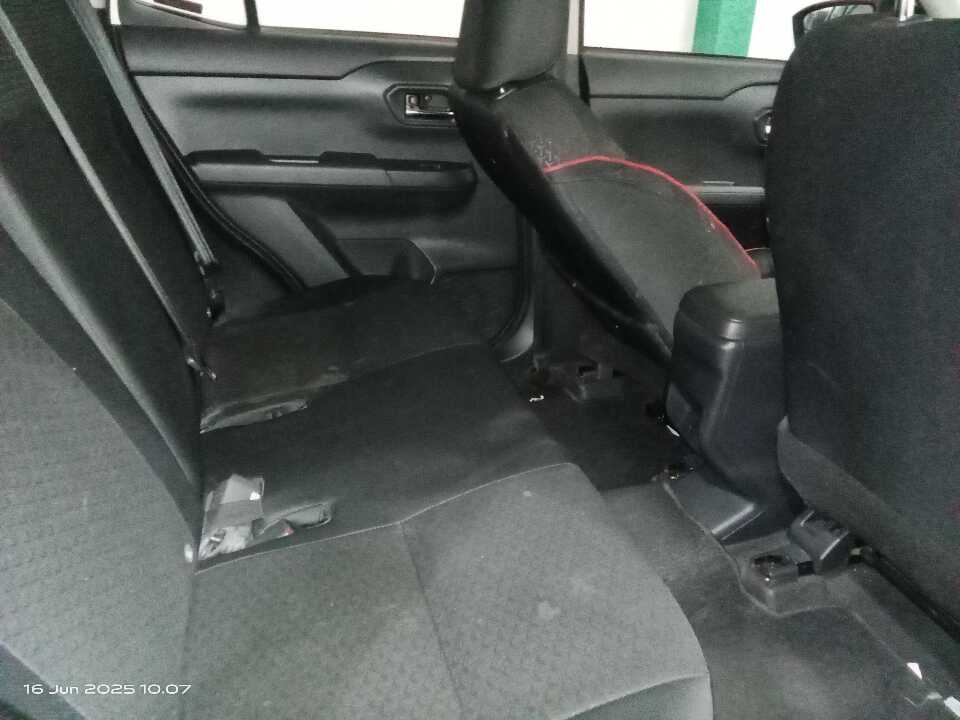Foto Mobil Bekas Kabin Belakang Toyota Raize 1.2 G tahun 2022