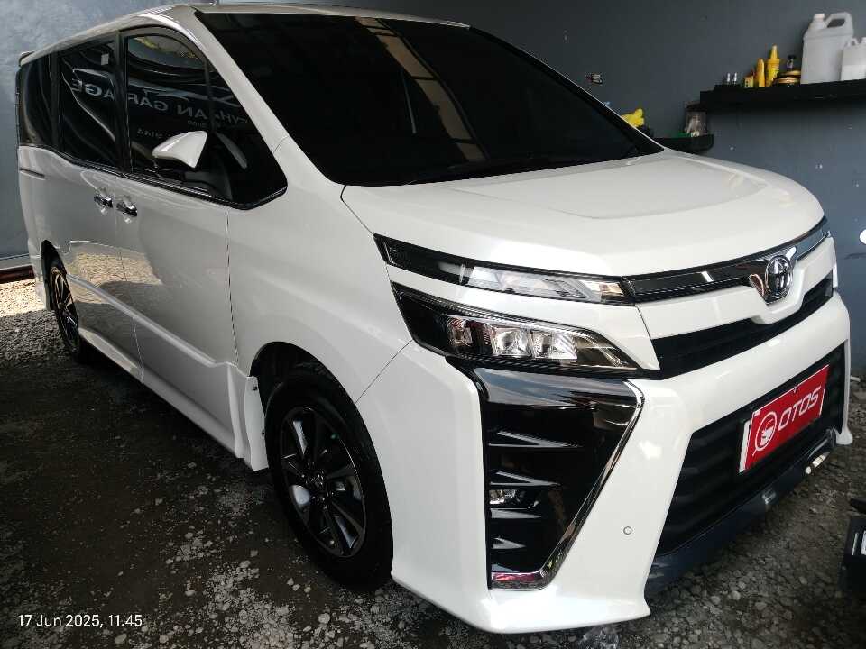 2018 Toyota Voxy 2.0 - Foto 1 dari 6