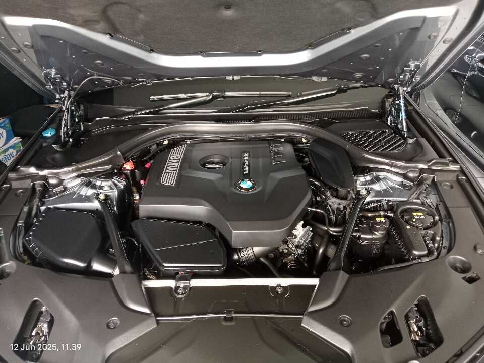 Foto Mobil Bekas Mesin BMW 530i 2.0 tahun 2017