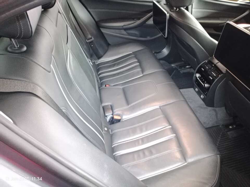 Foto Mobil Bekas Kabin Belakang BMW 530i 2.0 tahun 2017