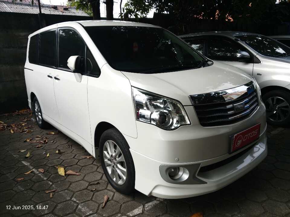 2015 Toyota NAV1 2.0 V - Foto 1 dari 6