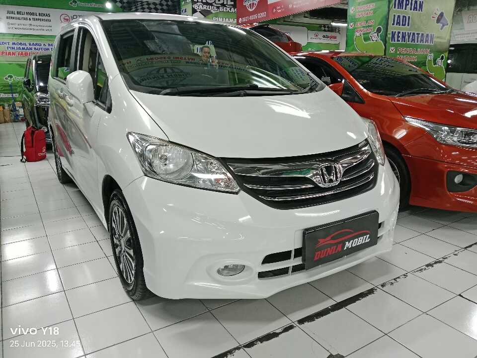 2013 Honda Freed 1.5 E - Foto 1 dari 6