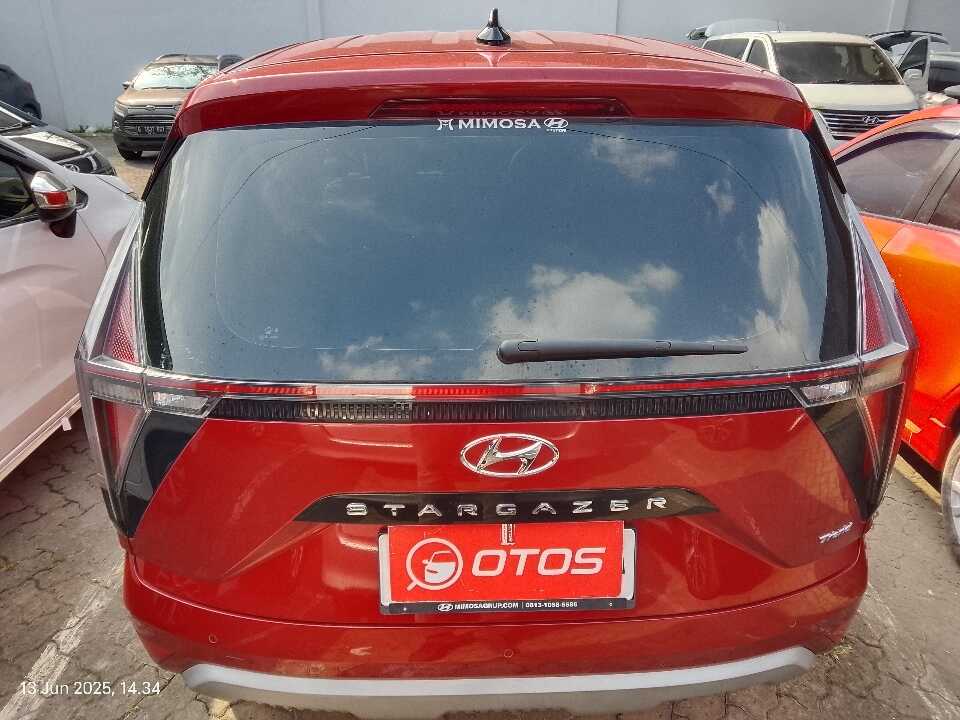 Foto Mobil Bekas Tampak Belakang Hyundai Stargazer 1.5 Trend tahun 2023