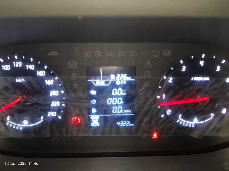 Foto Mobil Bekas Odometer Hyundai Stargazer 1.5 Trend tahun 2023