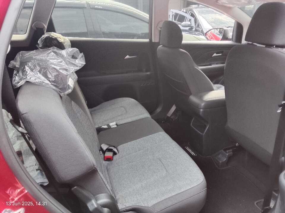 Foto Mobil Bekas Kabin Belakang Hyundai Stargazer 1.5 Trend tahun 2023