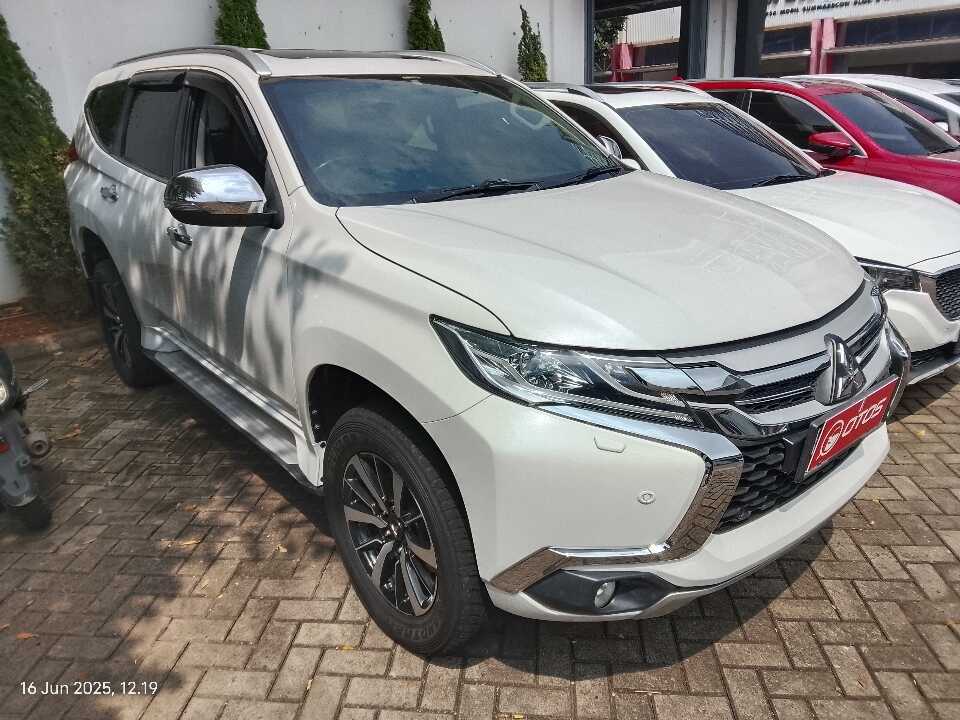 2017 Mitsubishi Pajero Sport 2.4 Dakar 4X2 - Foto 1 dari 6