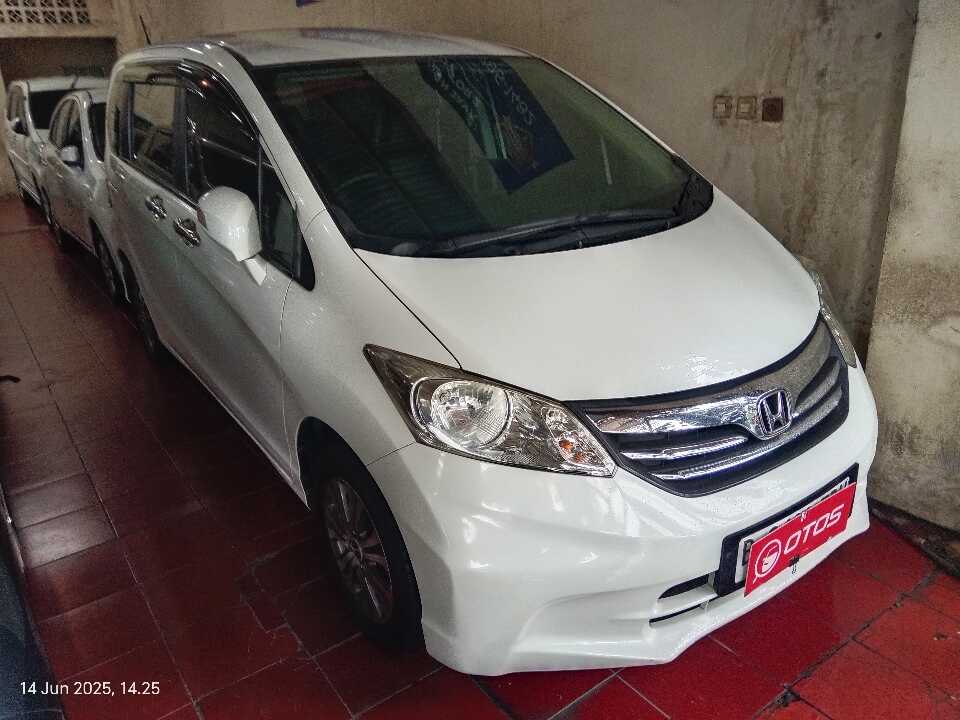 2013 Honda Freed 1.5 E - Foto 1 dari 6