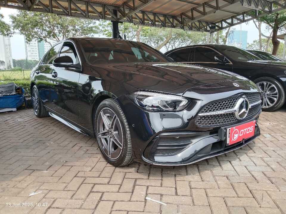 2022 Mercedes-Benz C300 2.0 AMG - Foto 1 dari 6
